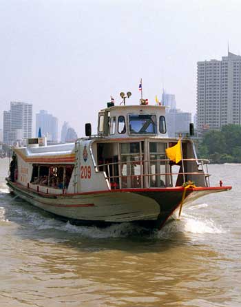 チャオプラヤ川のボートは楽しい